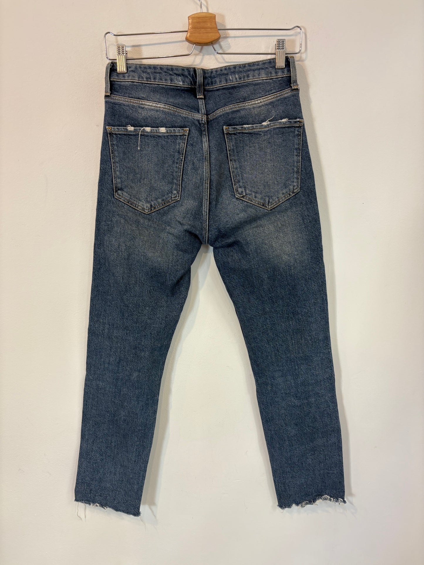 ZARA. Denim semi elástico cintura alta. T 36