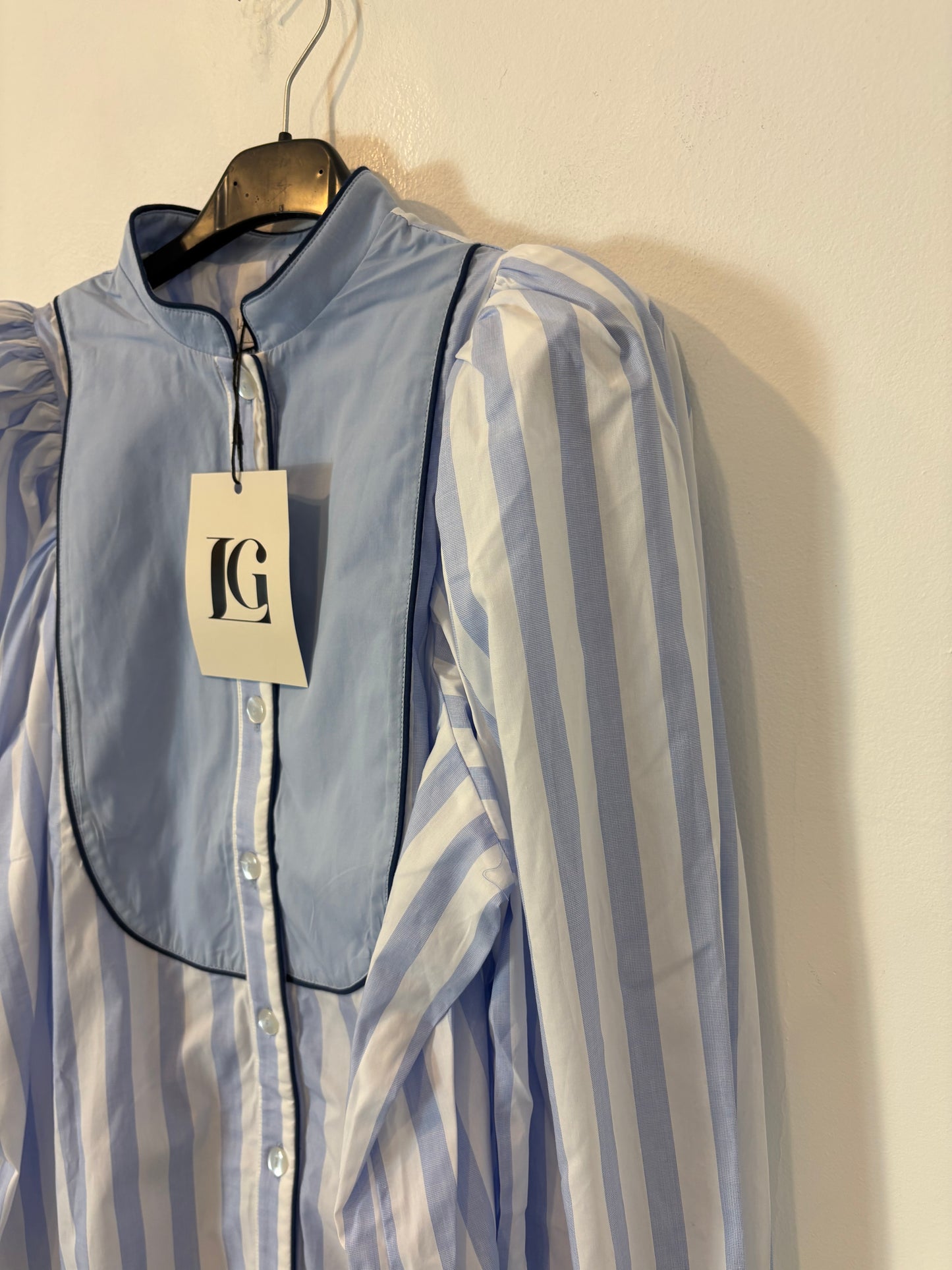 LAGANINI. Striped blouse with bow detail. TM/L