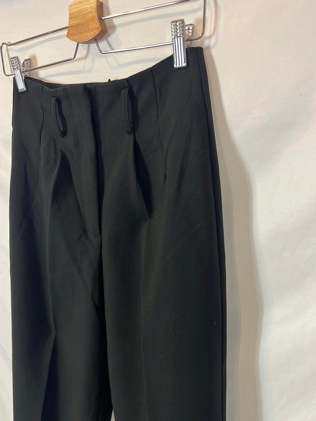 ZARA. Black pleated trousers with hem S.xs