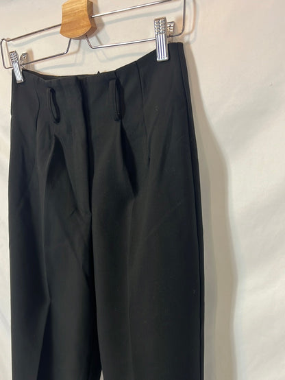 ZARA. Black pleated trousers with hem S.xs