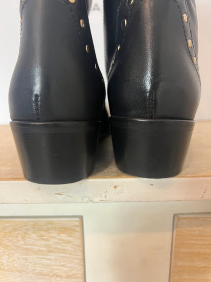 MICUIR. botas negra tachuelas T.38