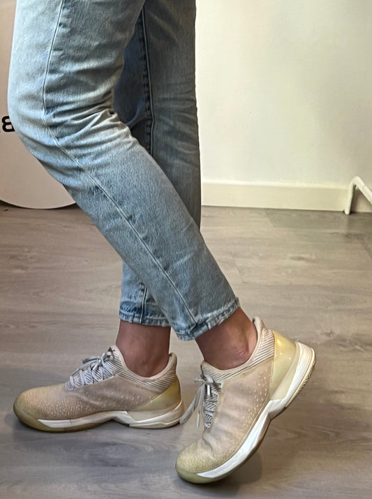 ADIDAS. Zapatillas detalles pedrería rosa claro. T 40