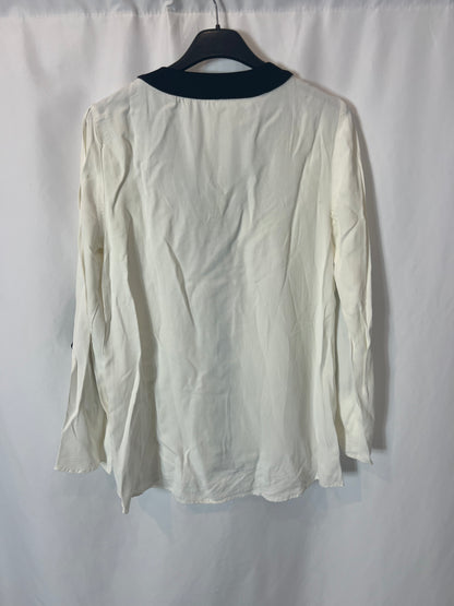 ZARA. White blouse with black details. TS