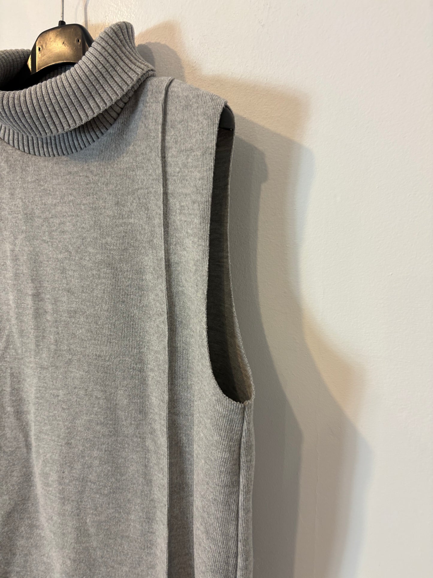 ZARA. Top gris textura