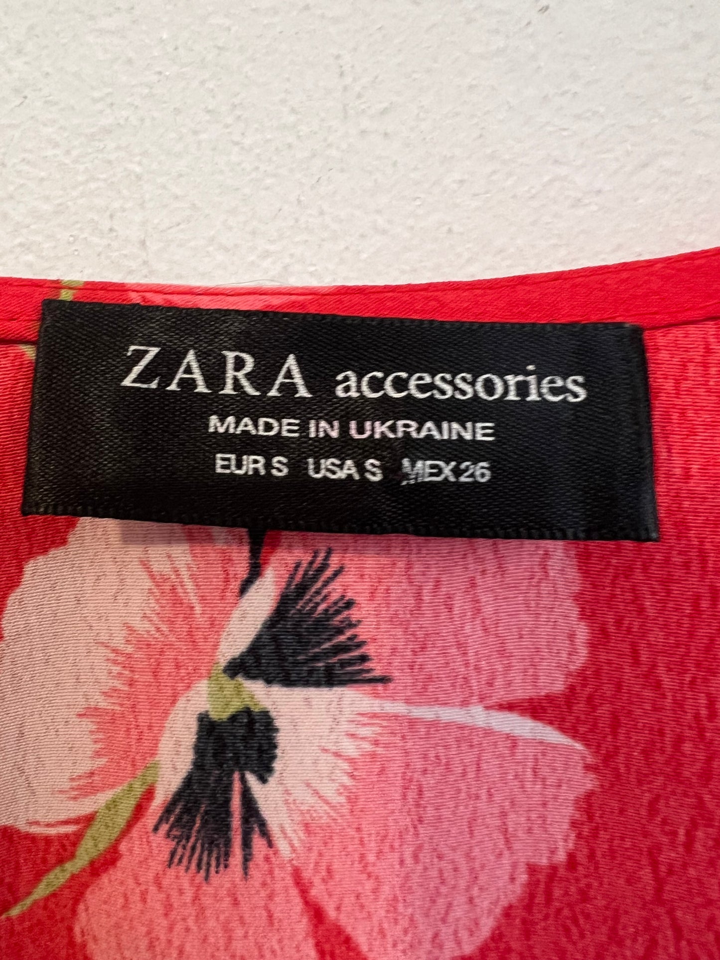 ZARA. Body rojo flores y volantes. T S