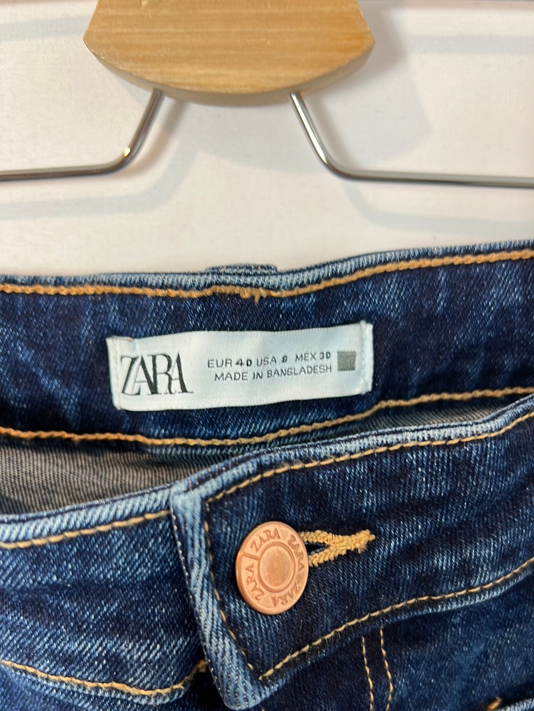 ZARA. Denim cropped bolsillos. T 40