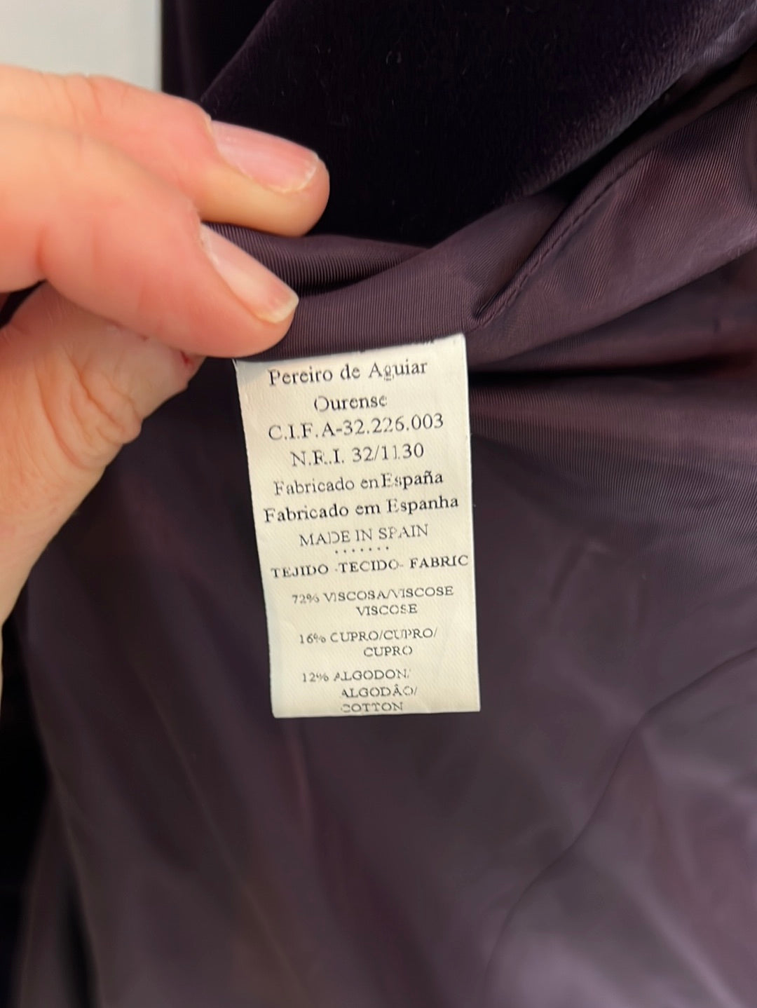 PURIFICACIÓN GARCIA. Blazer terciopelo color berenjena . T 38