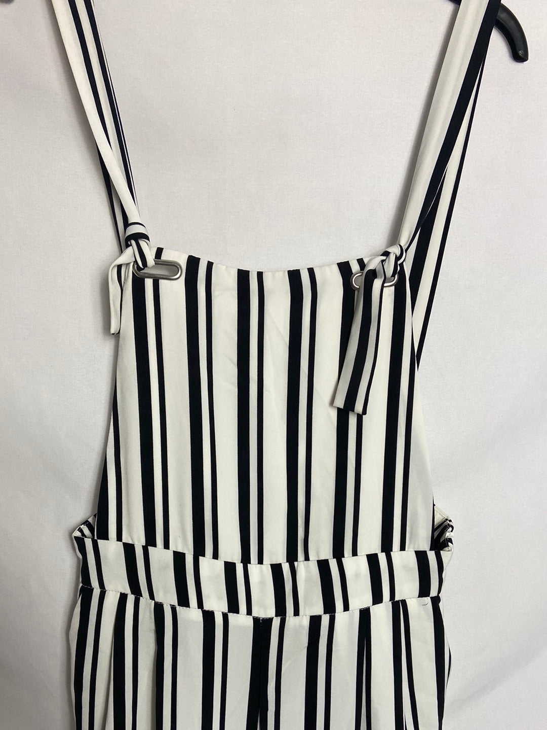 STRADIVARIUS. Peto blanco rayas negras. T M