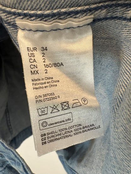 H&M. Sobrecamisa denim abotonada