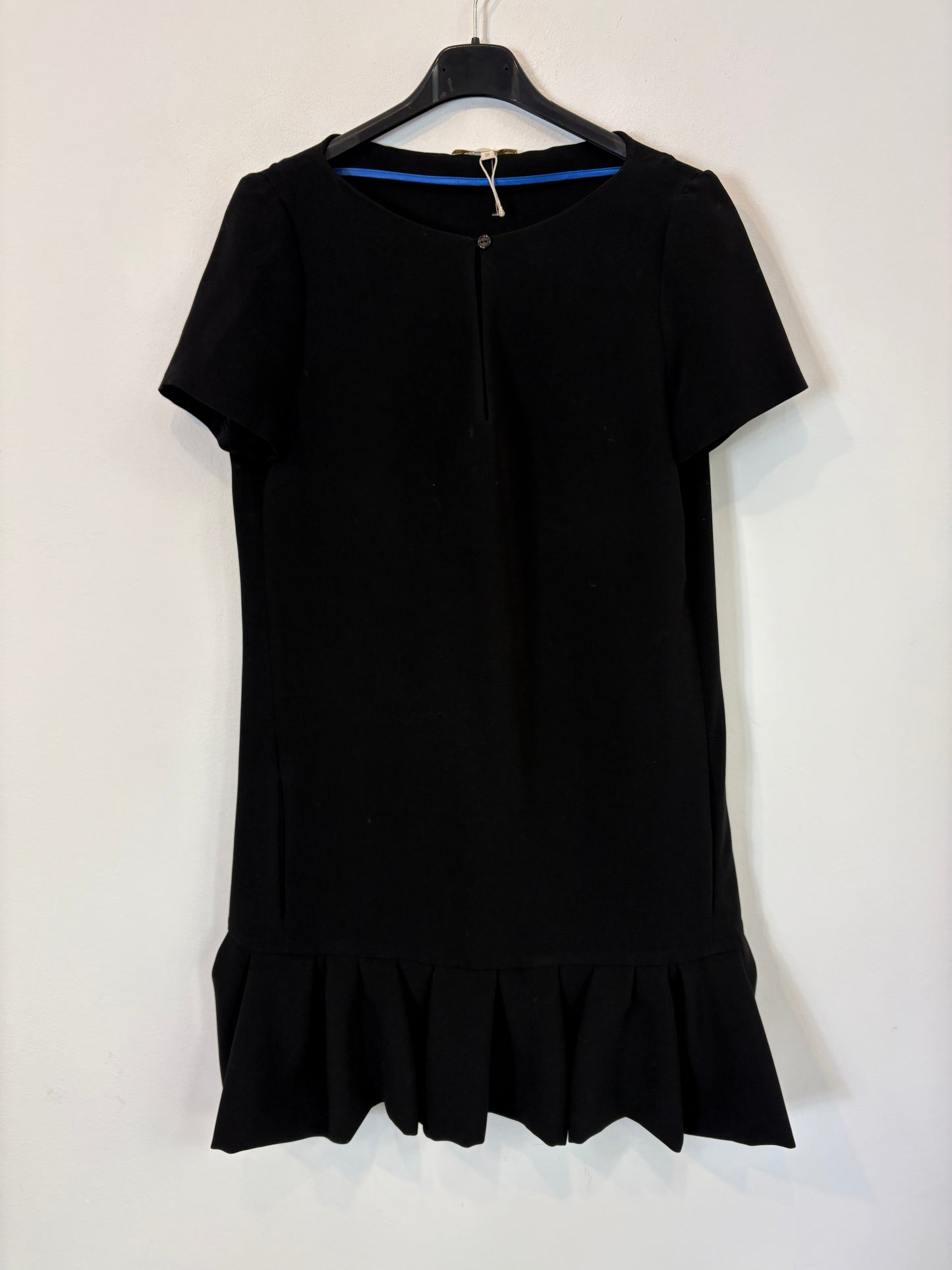 MAJE. Vestido negro corto bolsillos. T 38