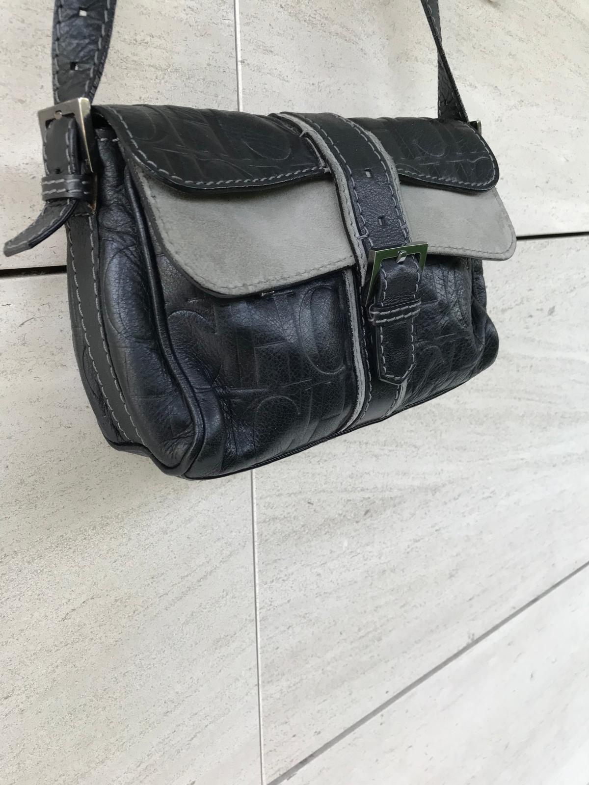 CAROLINA HERRERA. Bolso de hombro negro vintage