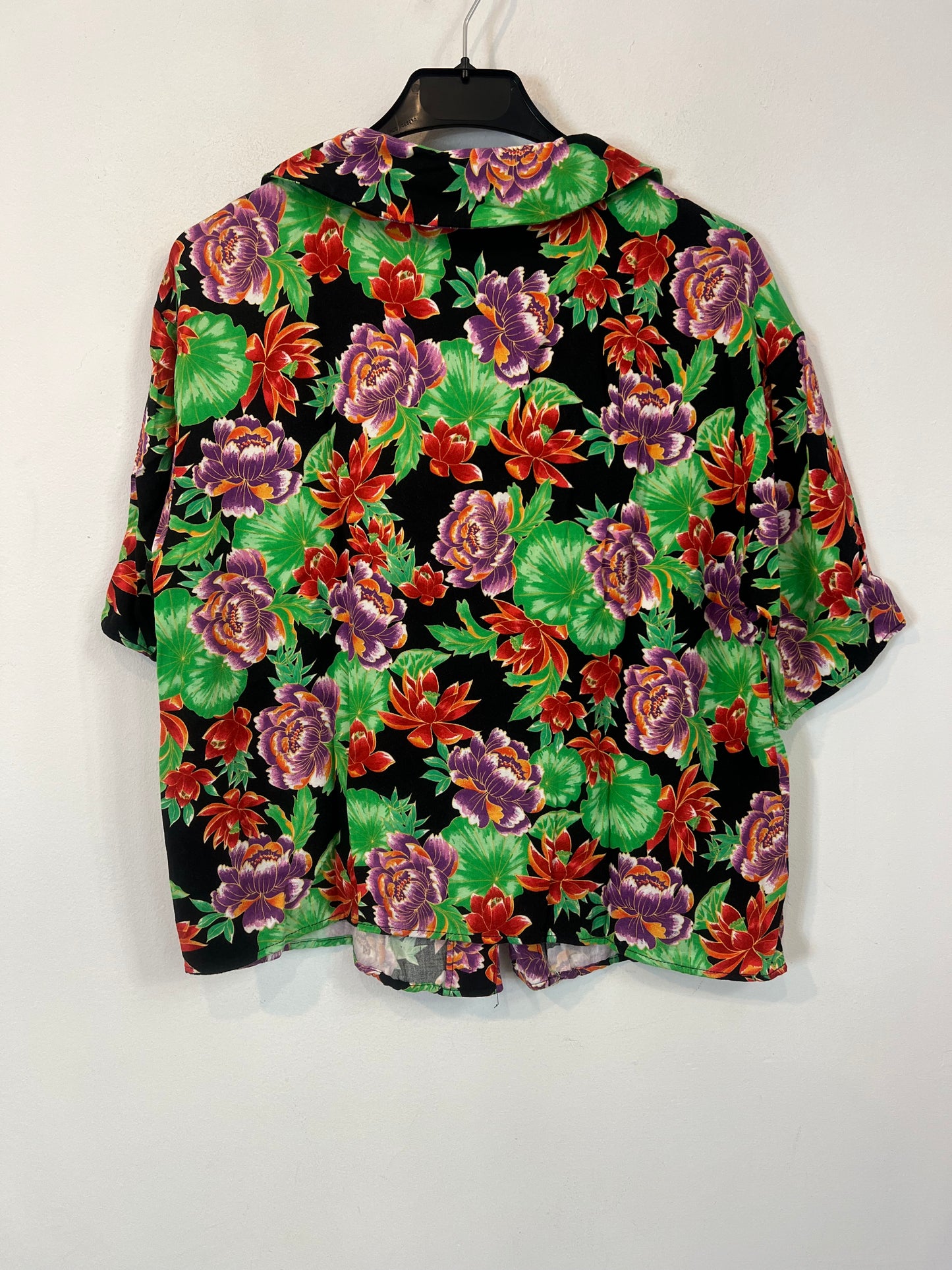 ZARA. blusa negra flores T.xs