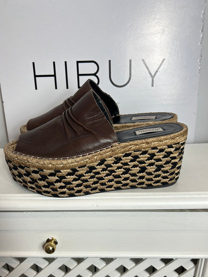 DOROTHE SCHUMACHER. Sandalia plataforma esparto y piel. T 39