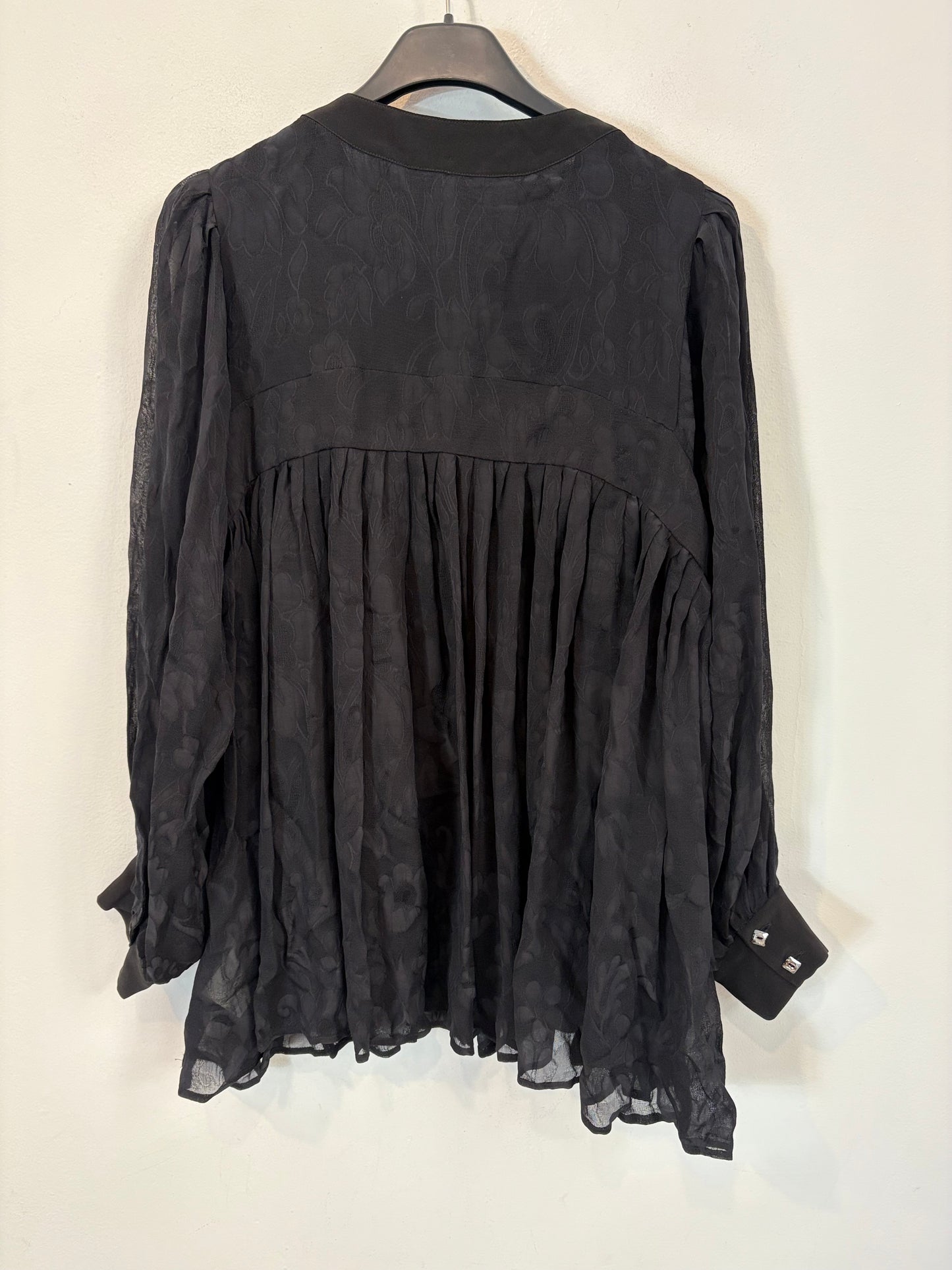ETRO. Blusa negra con seda. T 42 (38)