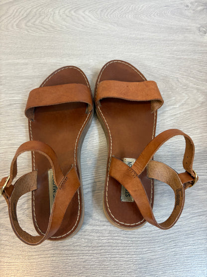 STEVE MADDEN. Sandalia marrón piel