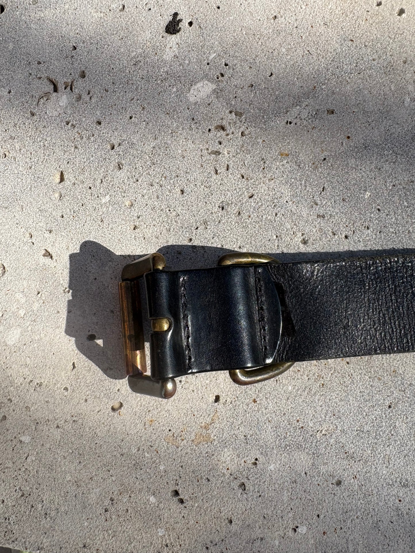 MASSIMO DUTTI. Cinturón negro piel