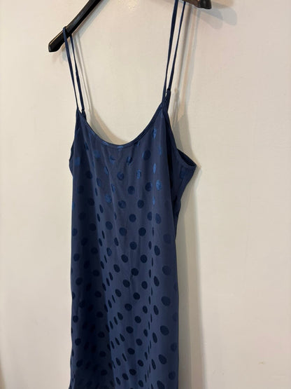 MANGO. Vestido corto fluido detalles satinados