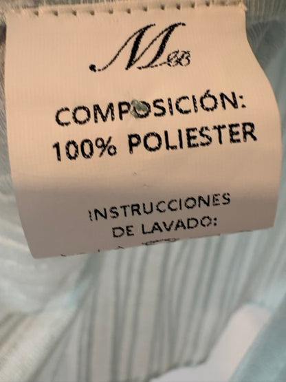 MARIA BARRAGÁN. Blusa azul claro textura lazada