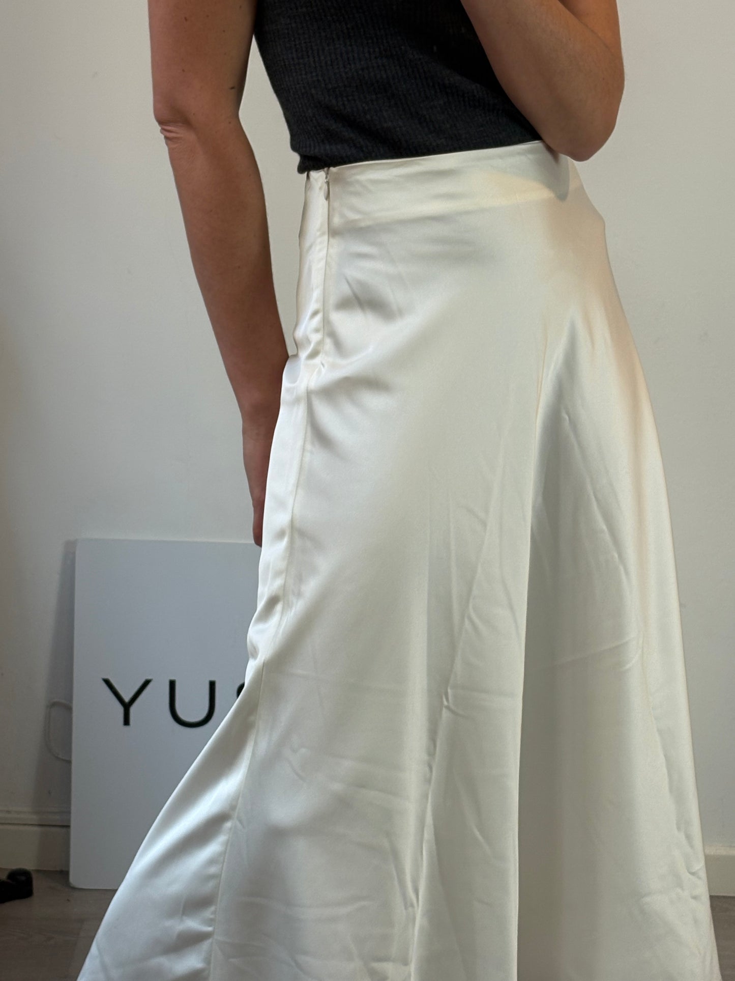 ZUBI. Falda larga satinada