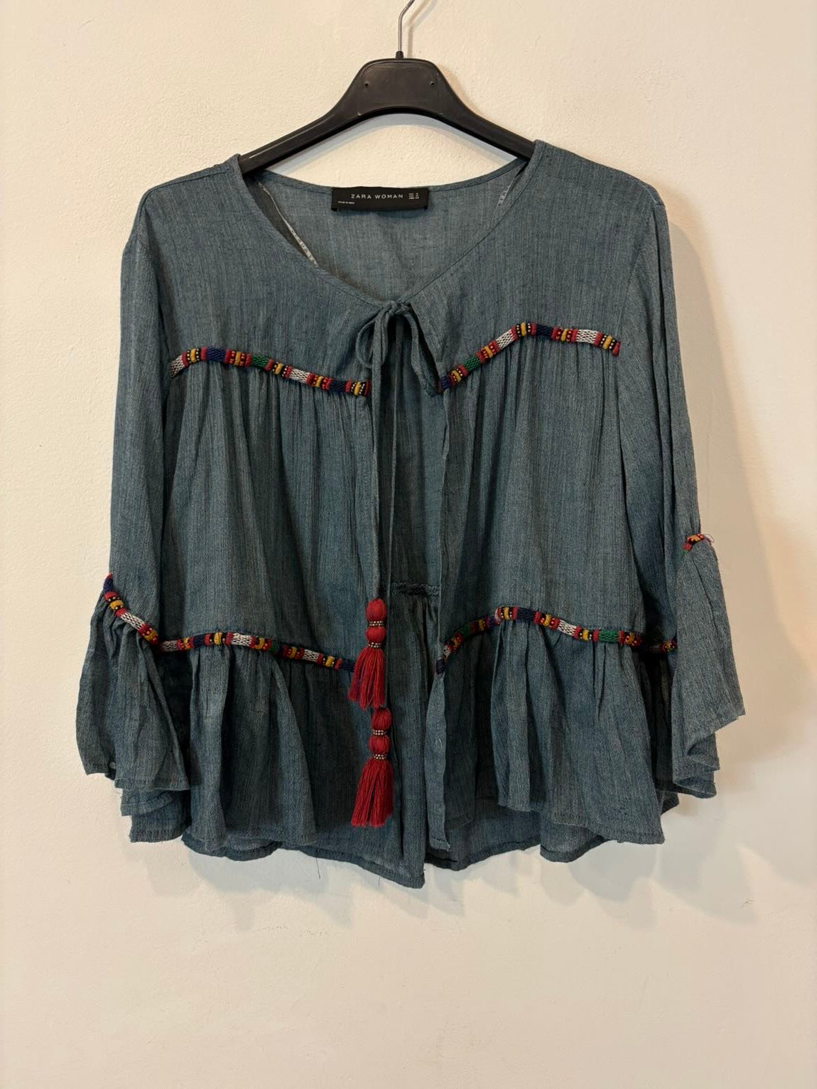 ZARA. Chaqueta azul ligera detalles