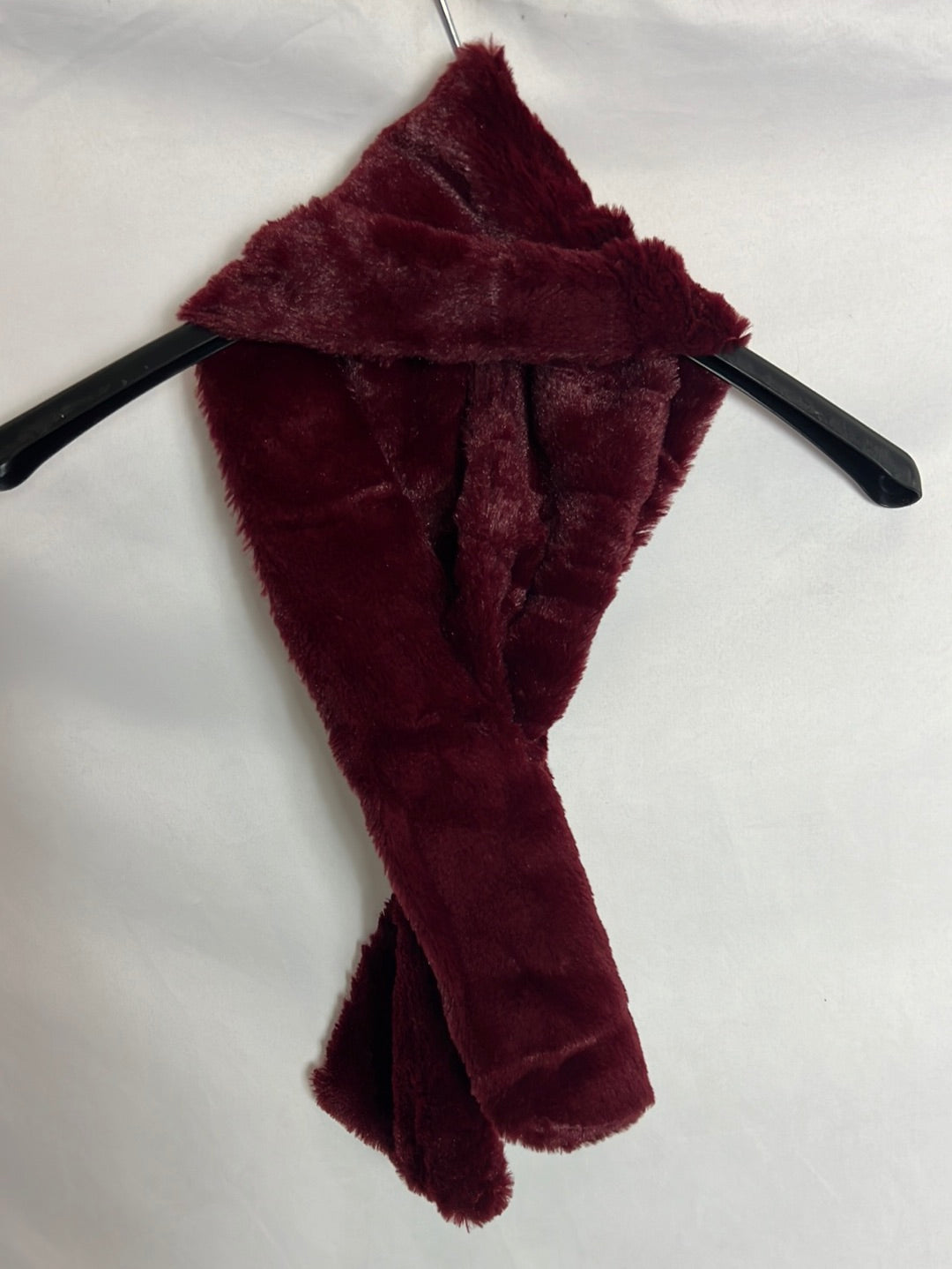 OTHERS. Burgundy fur collar