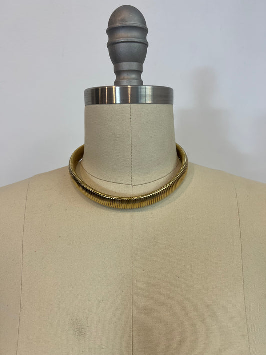 OTRAS. Gargantilla dorada ajustable