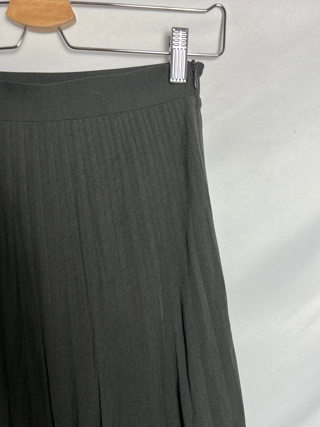 MASSIMO DUTTI. Falda midi plisada. T XS