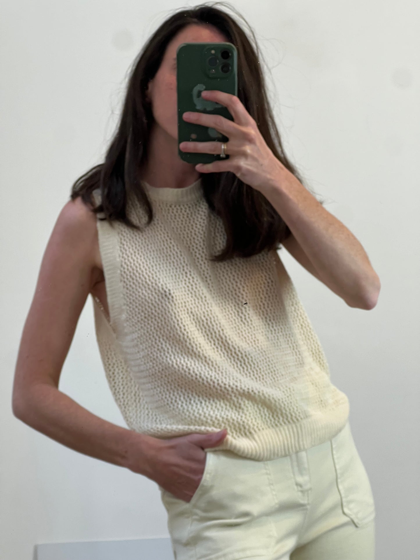 OTRAS. Top beige punto calado