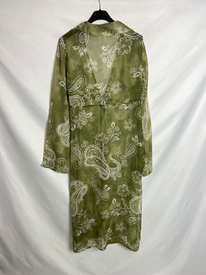 STRADIVARIUS . Sobre camisa semitransparente verde dibujos. T M