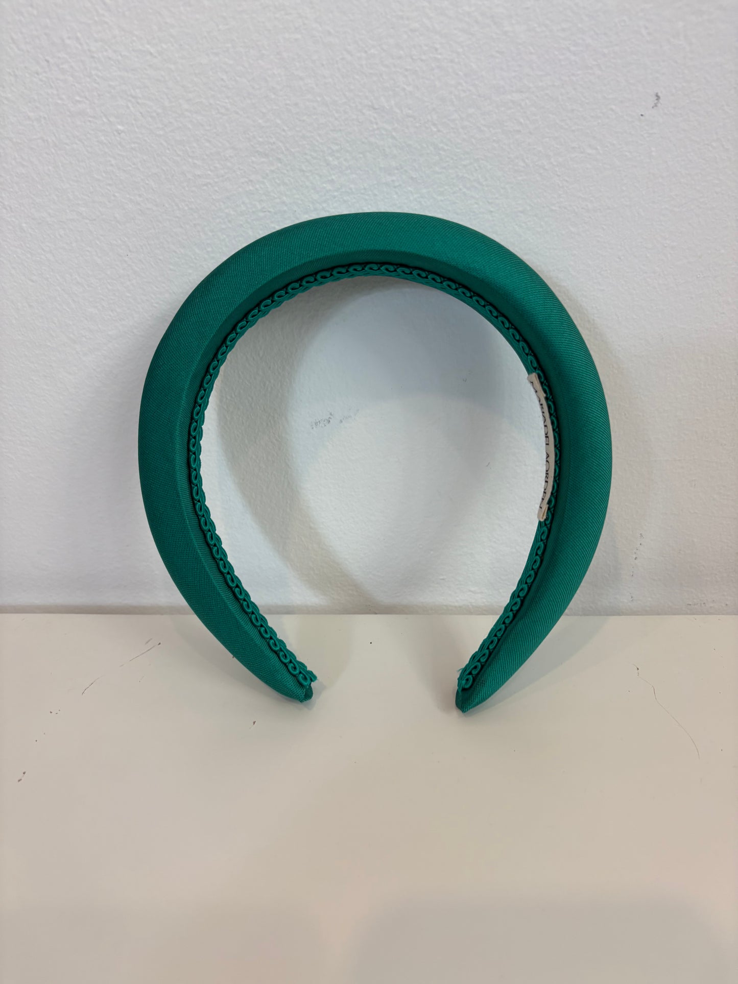 MARIA DE LA ORDEN. Diadema pelo verde