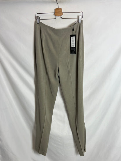 RED BANDS. Flowy taupe trousers with pleats. Size 42