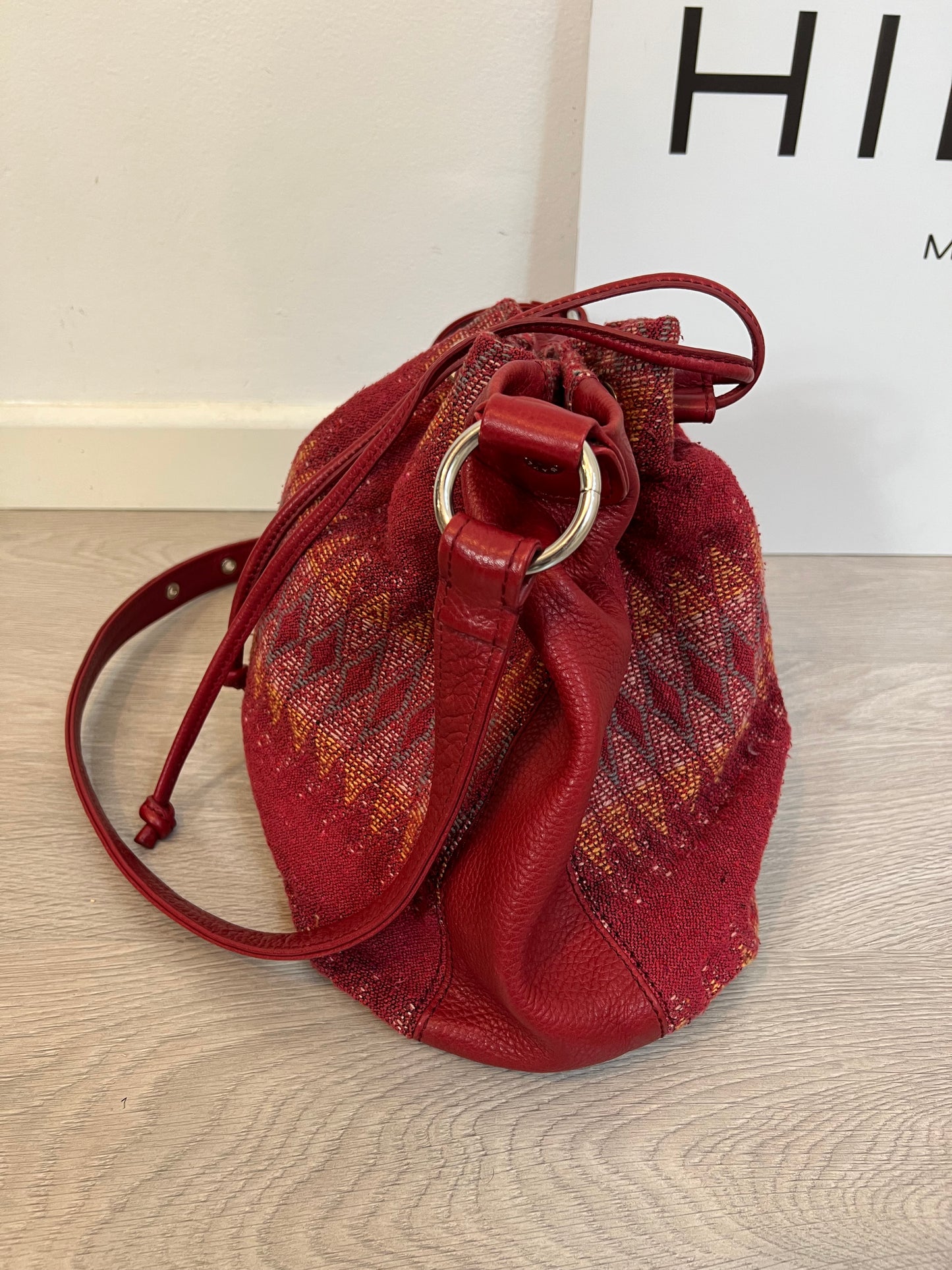 BIMBA Y LOLA. Double-textured sack bag