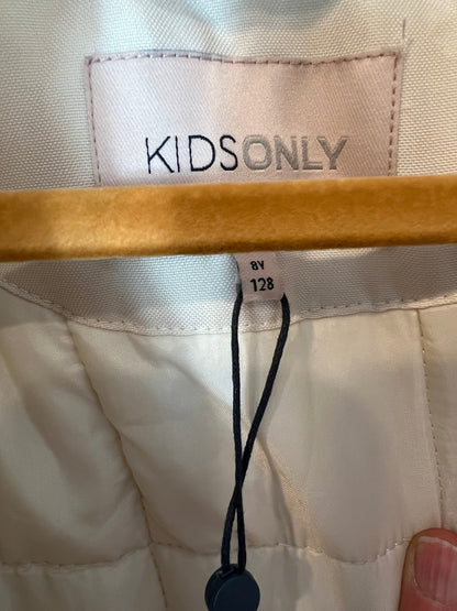 ONLY. Abrigo color crudo bolsillos. T 8 años