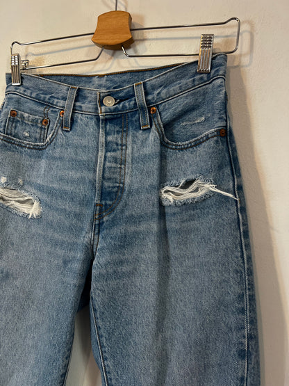 LEVI’S. Denim recto claro rotos