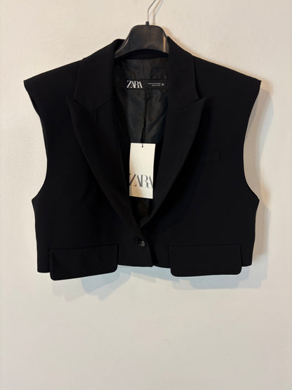 ZARA. Chaleco negro cropped