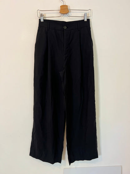 ZARA. Black pleated flowing trousers S.xs