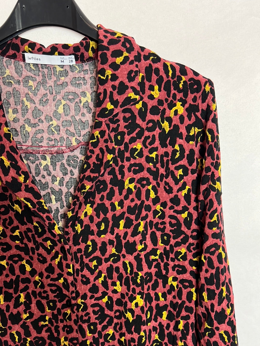 LEFTIES. Blusa burdeos print fluida. T M