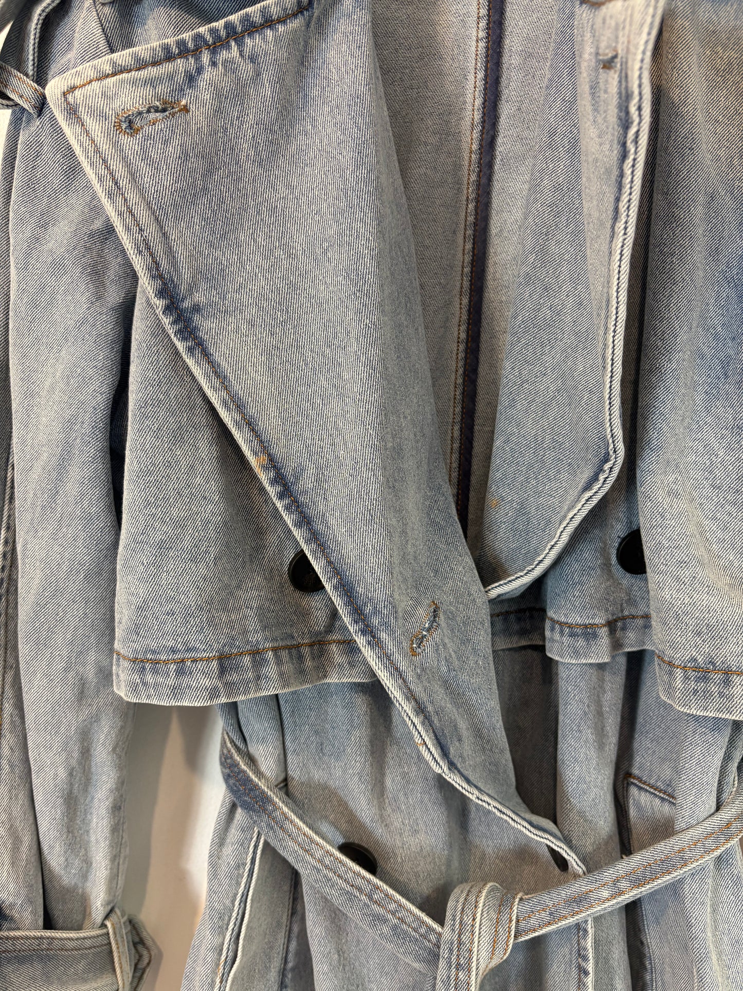 DESIGUAL. Gabardina denim