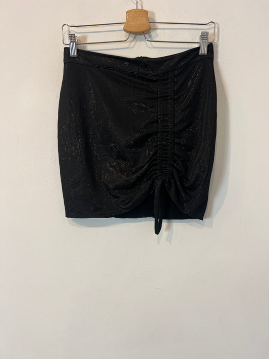 NAIMA. Falda negra fruncido