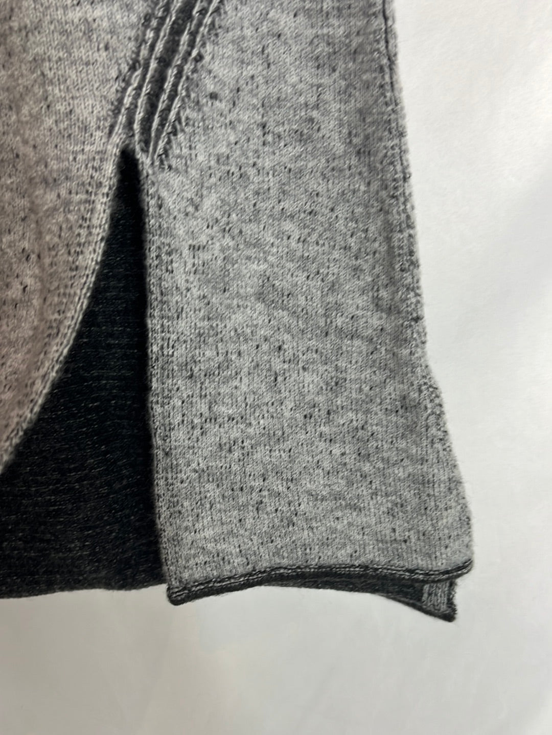 ZARA. Jersey sin mangas gris apertura. TS