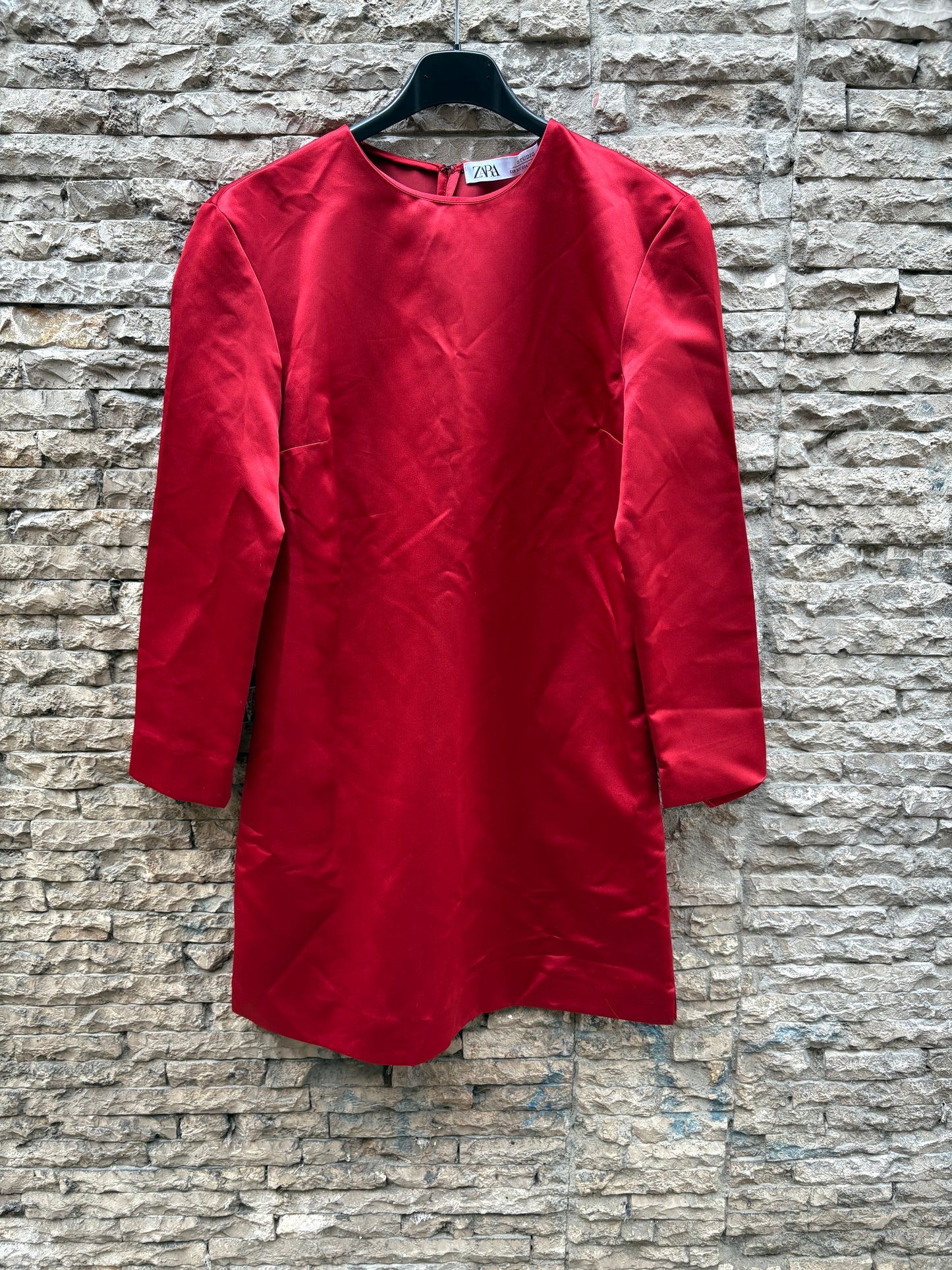 ZARA STUDIO. Vestido corto satinado bolsillos