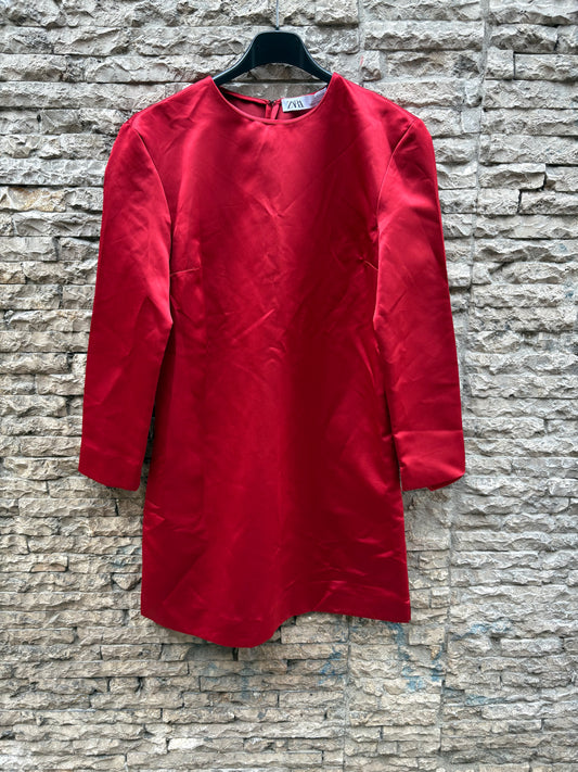 ZARA STUDIO. Vestido corto satinado bolsillos