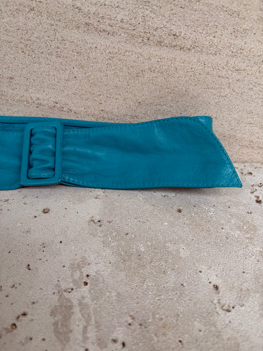 OTRAS. Cinturón turquesa piel