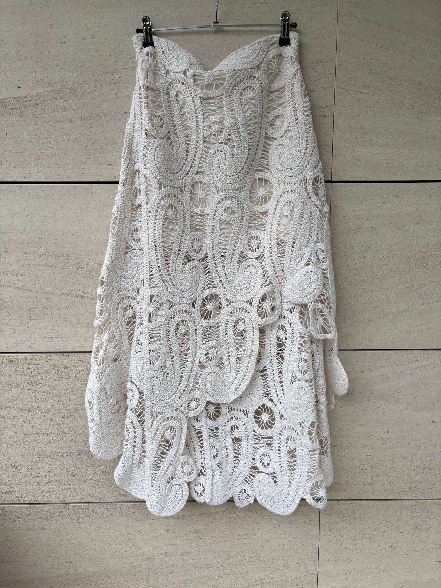 ZARA. Falda crochet asimétrica