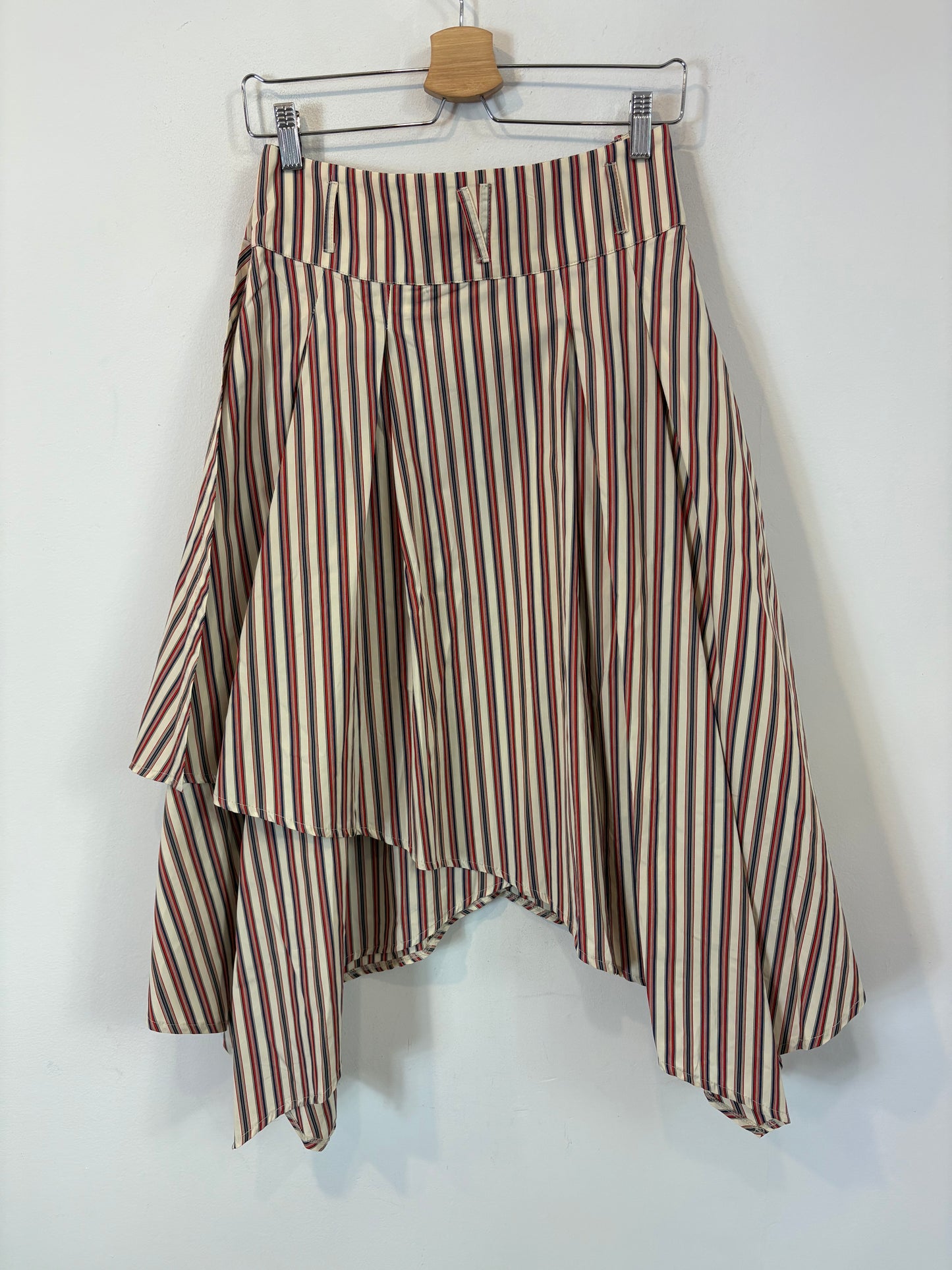 THE LABEL EDITION. Total look falda y blusa rayas asimetrias