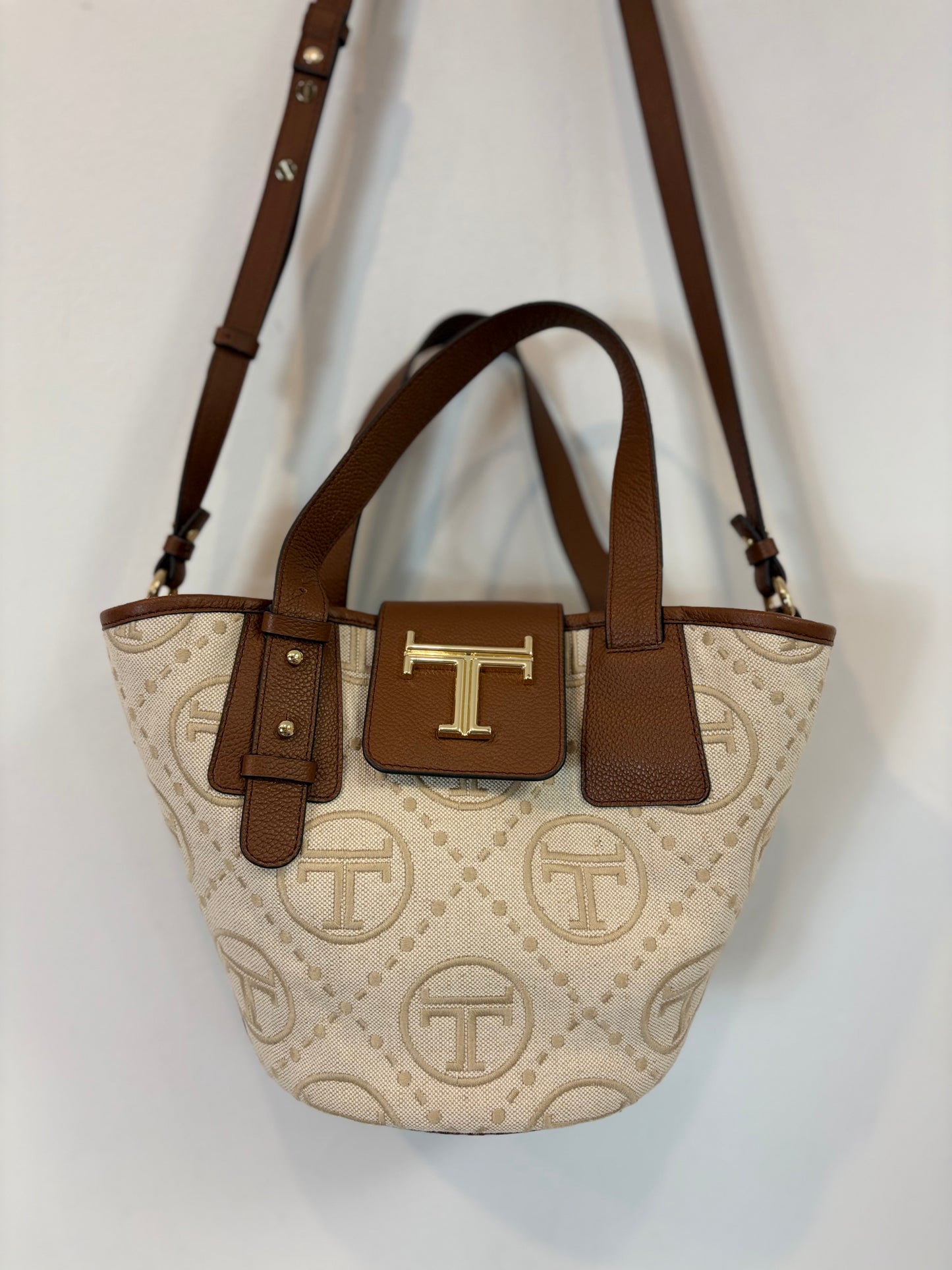 LATOUCHE. Cesta de lona y piel estampada