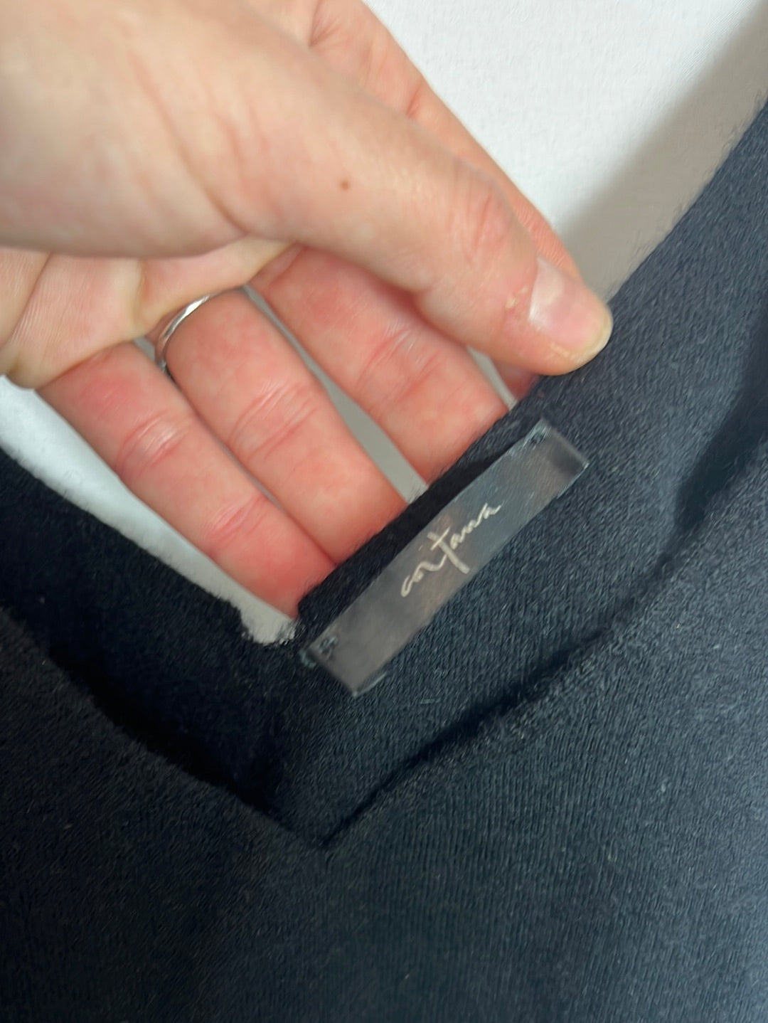 CORTANA. Crop top negro cashmere. T M (tara)