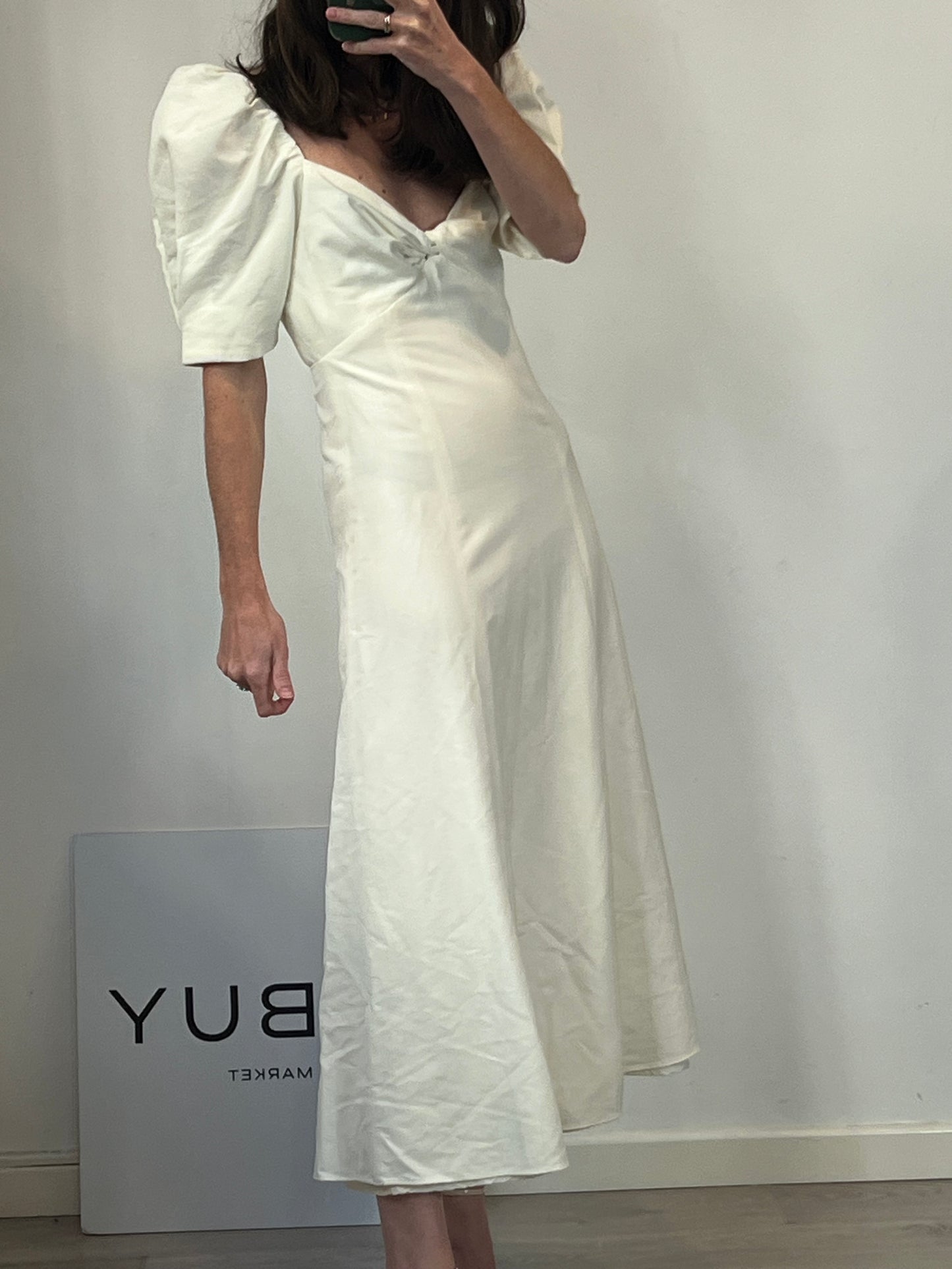 ZARA. Vestido midi blanco detalle escote