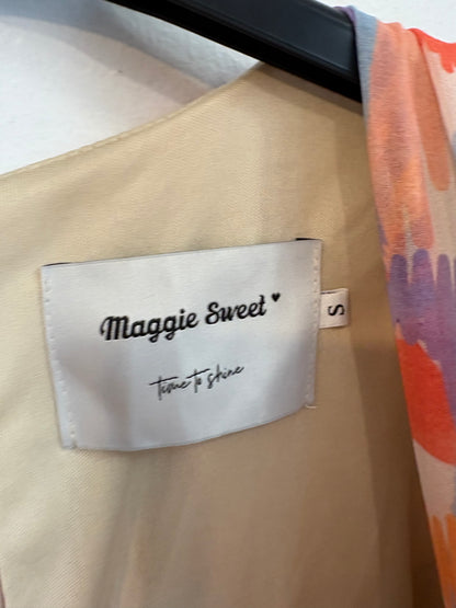 MAGGIE SWEET. Mono largo colores