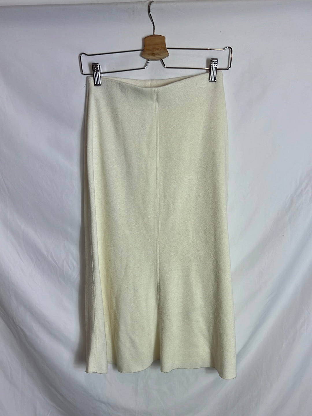 ZARA. Falda midi punto color crudo. T S